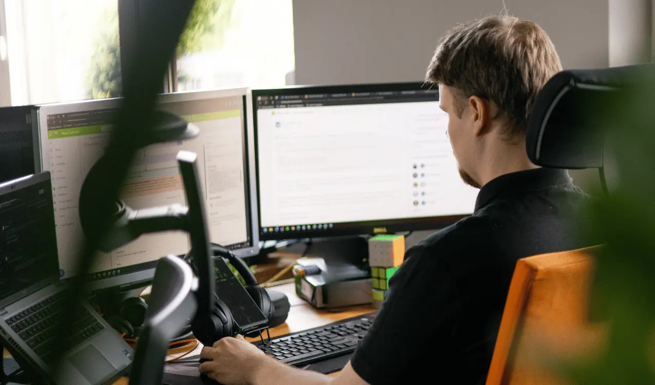 Rozwiązania No-Code / Low-Code i citizen developers – demokratyzacja tworzenia aplikacji.
